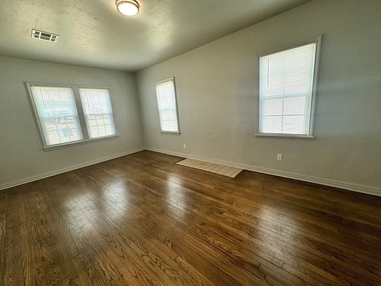 1015 N Delaware Pl - Photo 5 of 21