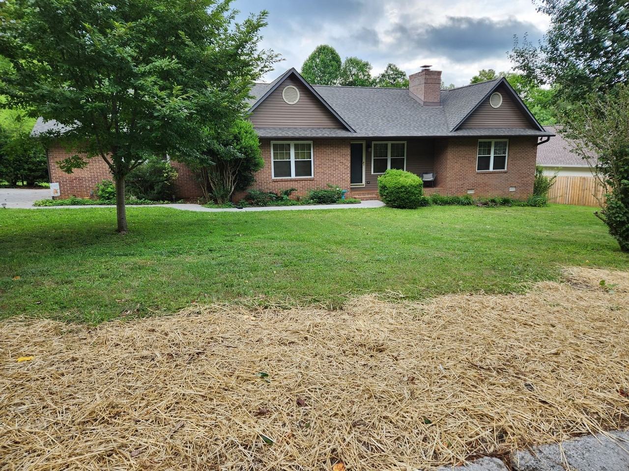 3232 Fairoaks Dr - Photo 2 of 29