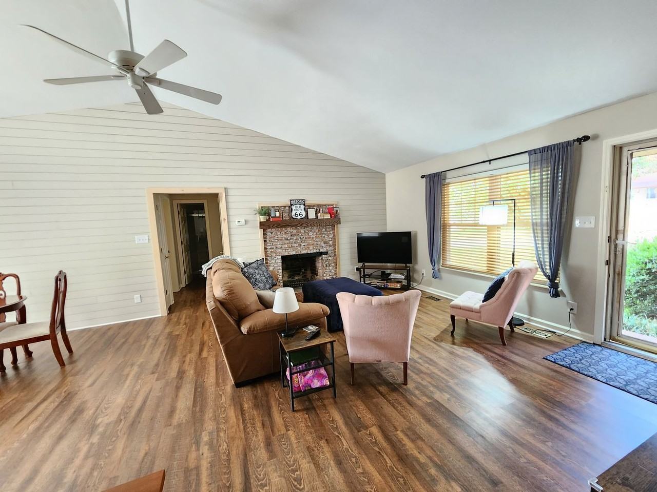 3232 Fairoaks Dr - Photo 3 of 29