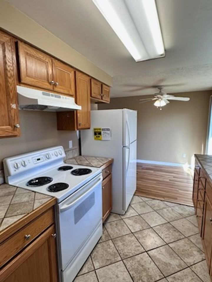 203 Nw Forest St Apt A - Photo 2 of 10