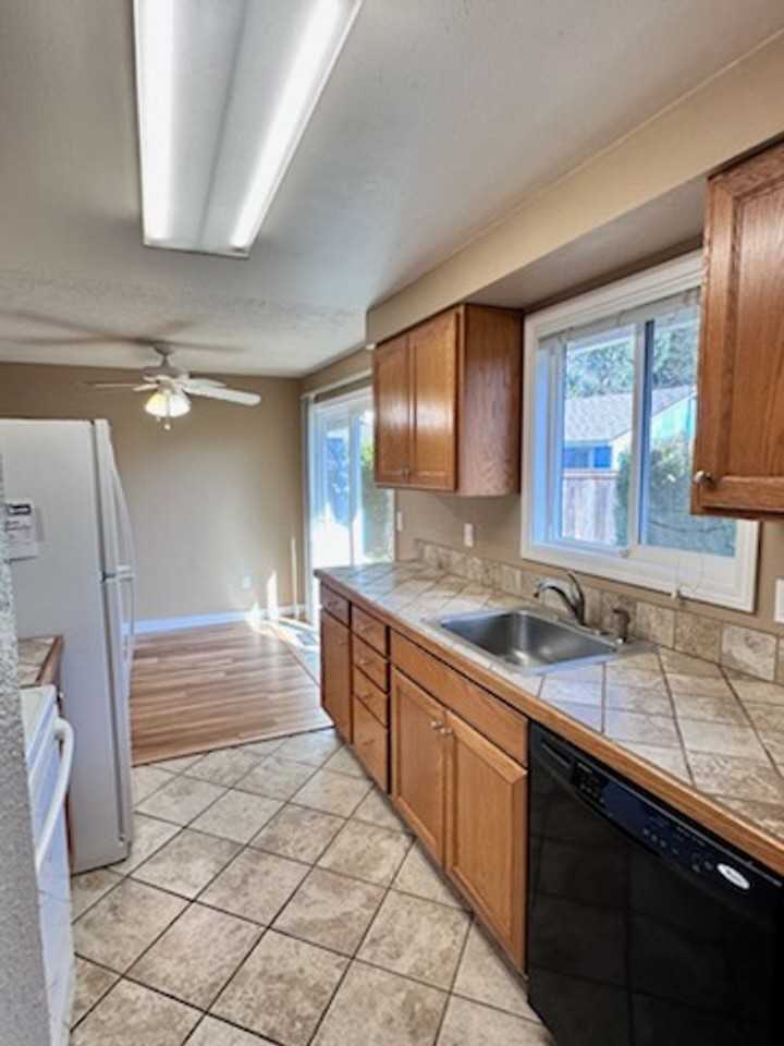 203 Nw Forest St Apt A - Photo 3 of 10