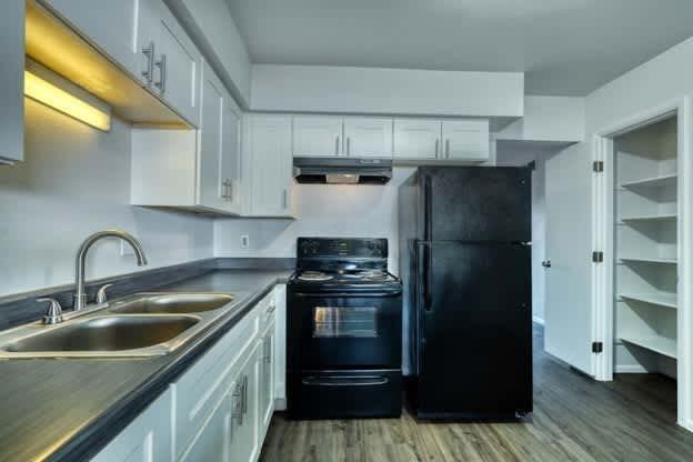 1255 E University Dr - Photo 4 of 5