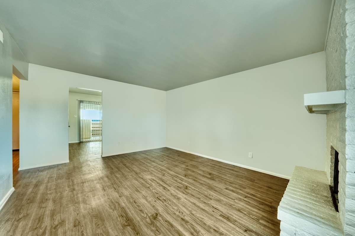 1255 E University Dr - Photo 2 of 5