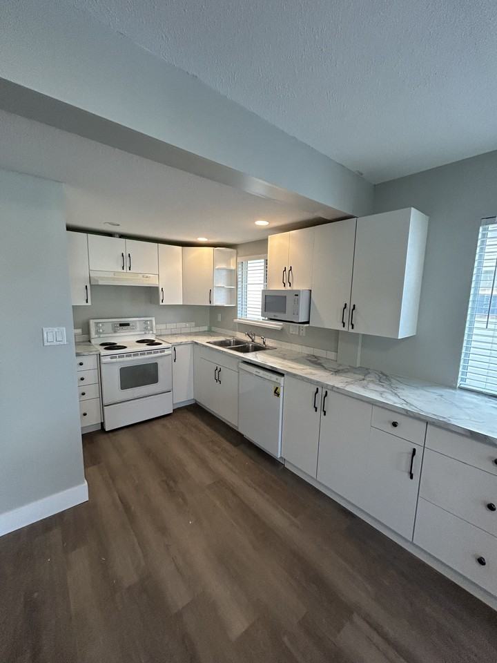 5724 Montesina Place - Photo 3 of 16