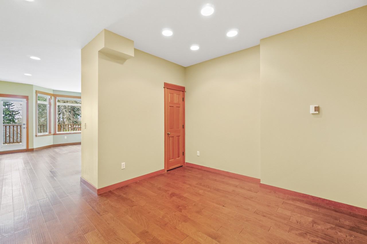 11033 Greenwood Ave N #B - Photo 3 of 20