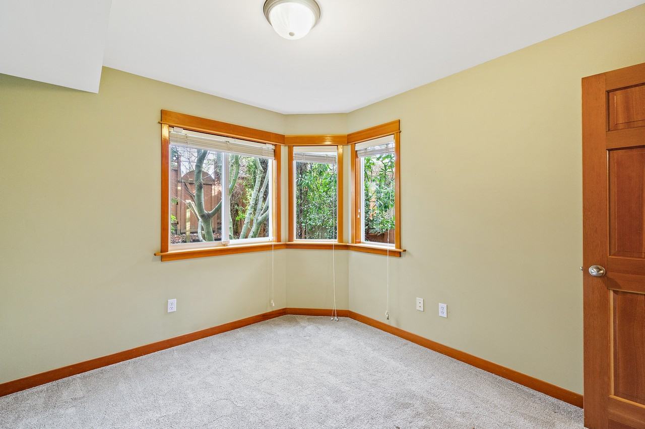 11033 Greenwood Ave N #B - Photo 2 of 20