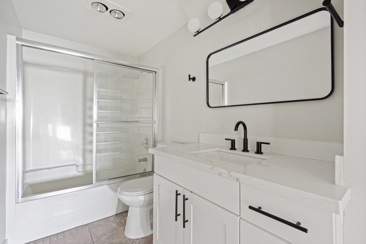 4703 Beach Dr Sw - Photo 6 of 21