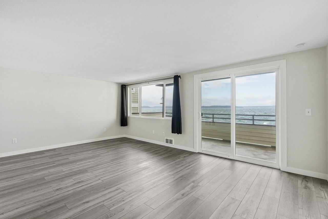 4703 Beach Dr Sw - Photo 5 of 21