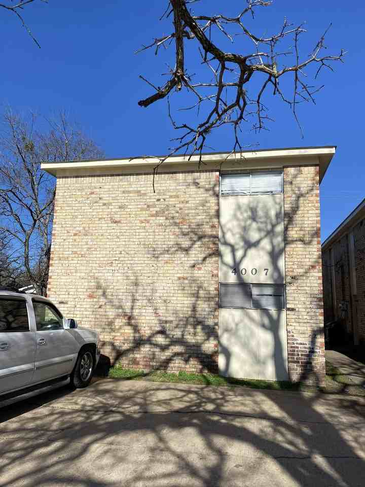 4007 College Main St #D - Photo 4 of 9