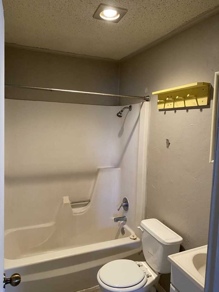 4007 College Main St #D - Photo 6 of 9