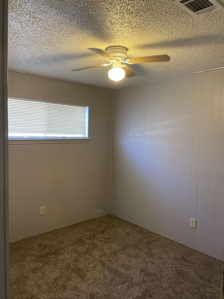 4007 College Main St #D - Photo 3 of 9