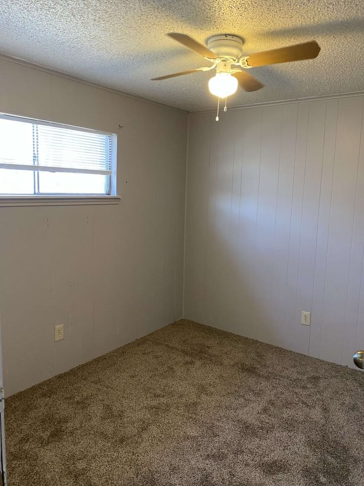 4007 College Main St #D - Photo 6 of 9