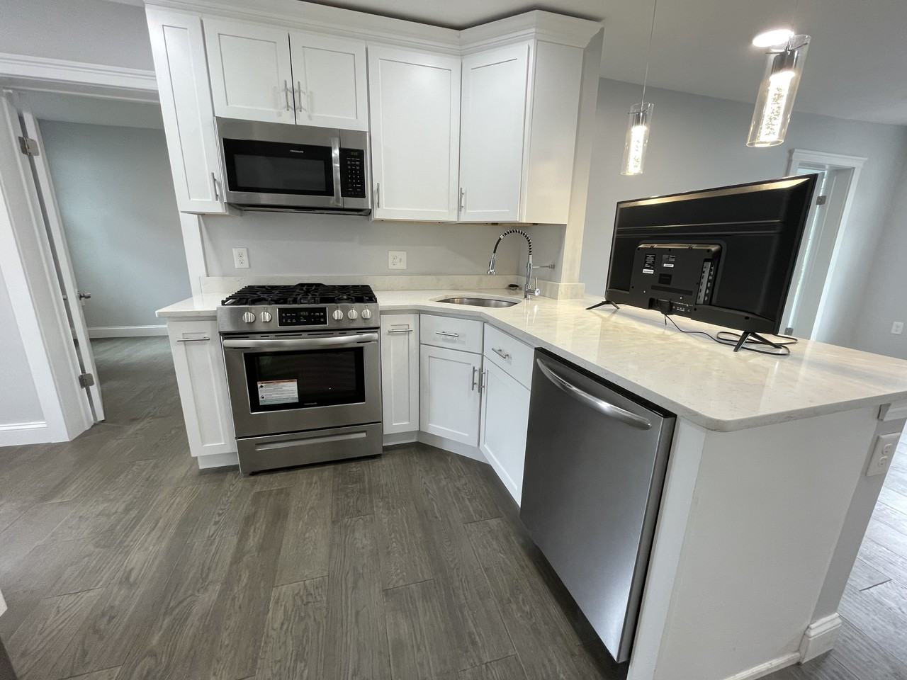 54 Brooks St #2F - Photo 5 of 8