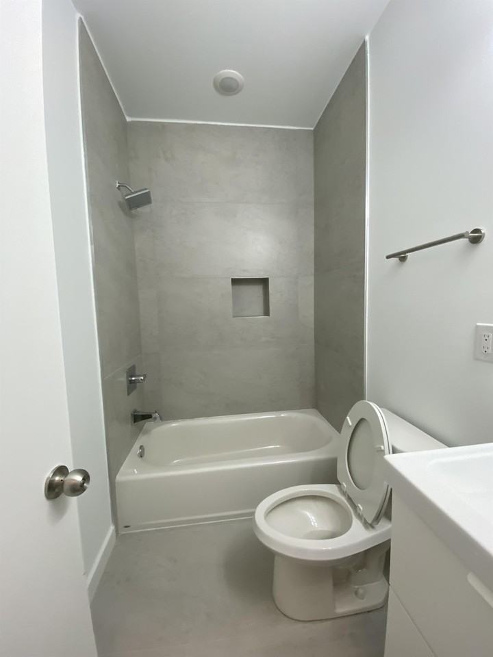 667 N 52nd St #3 - Photo 4 of 9