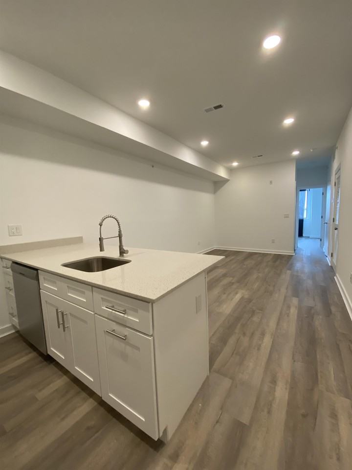 667 N 52nd St #3 - Photo 4 of 9