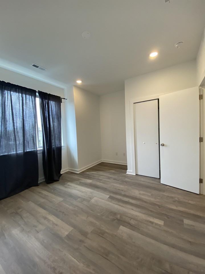 667 N 52nd St #3 - Photo 5 of 9