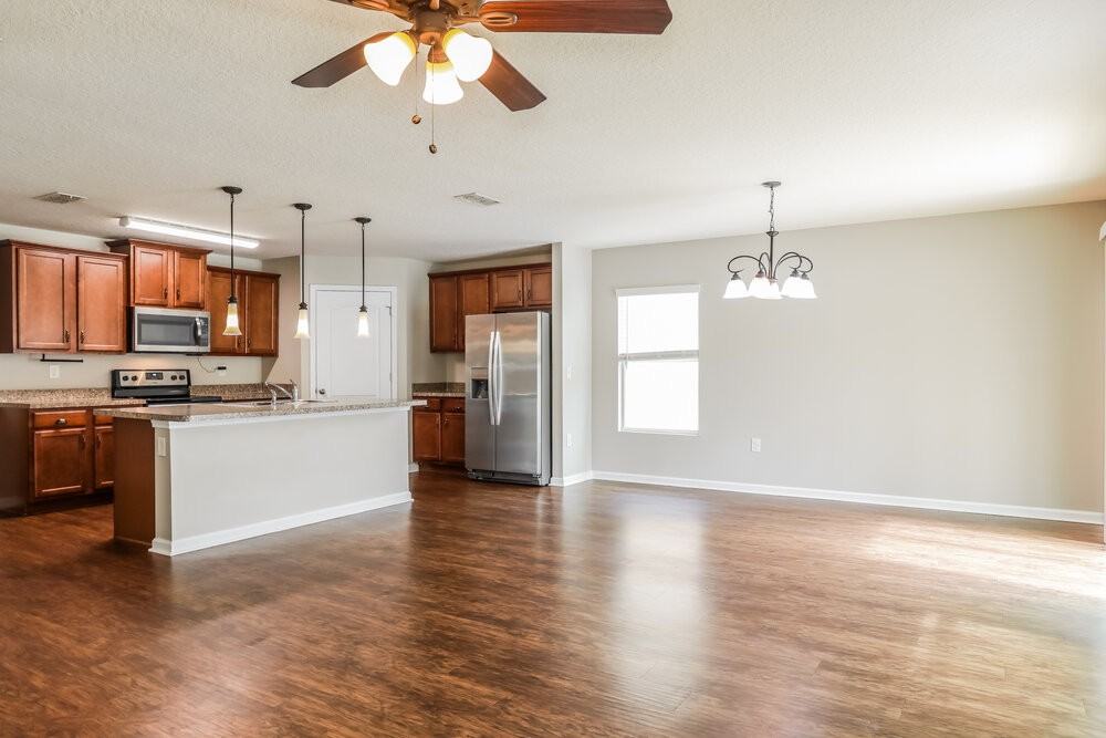 2412 Bonnie Lakes Dr - Photo 4 of 16