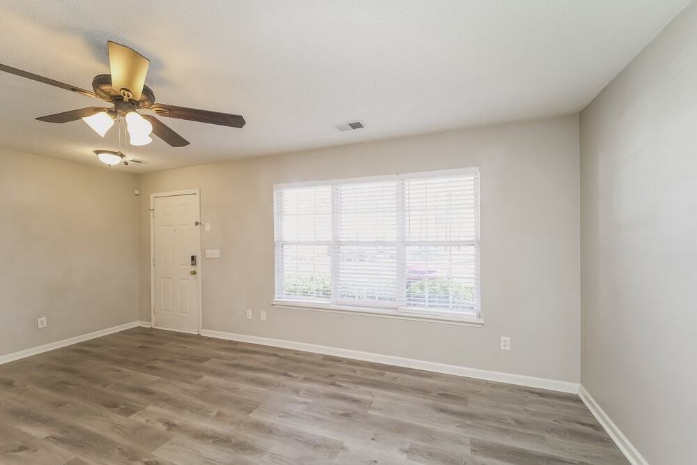 10142 Forest Landing Dr - Photo 7 of 17