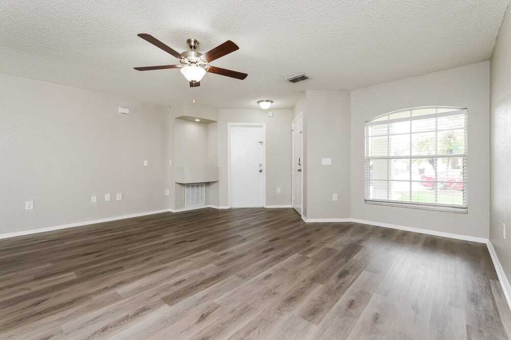 2207 Santa Lucia St - Photo 6 of 17