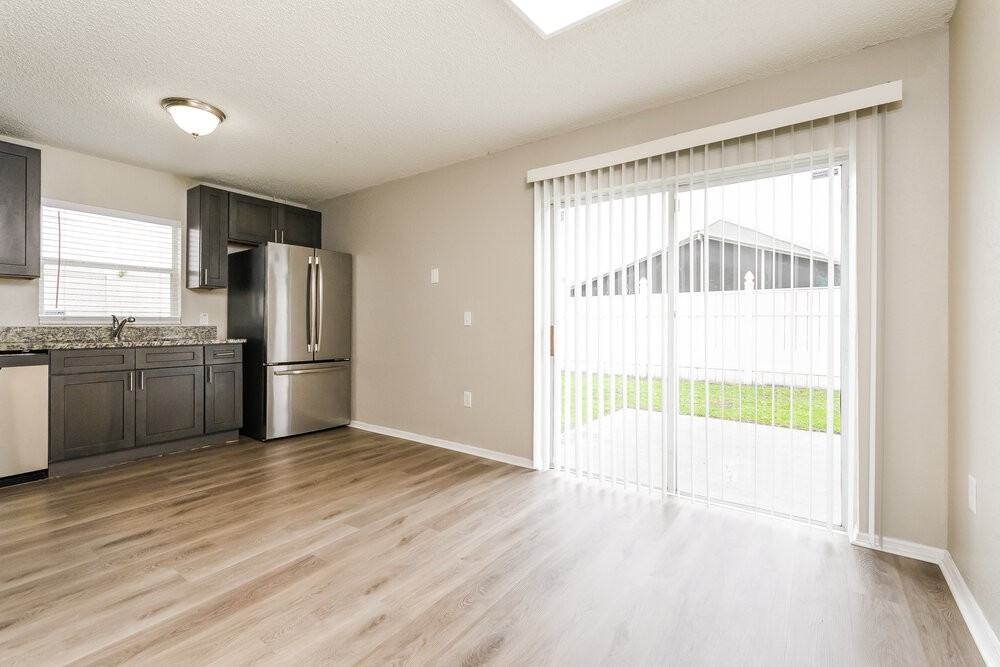 2207 Santa Lucia St - Photo 7 of 17