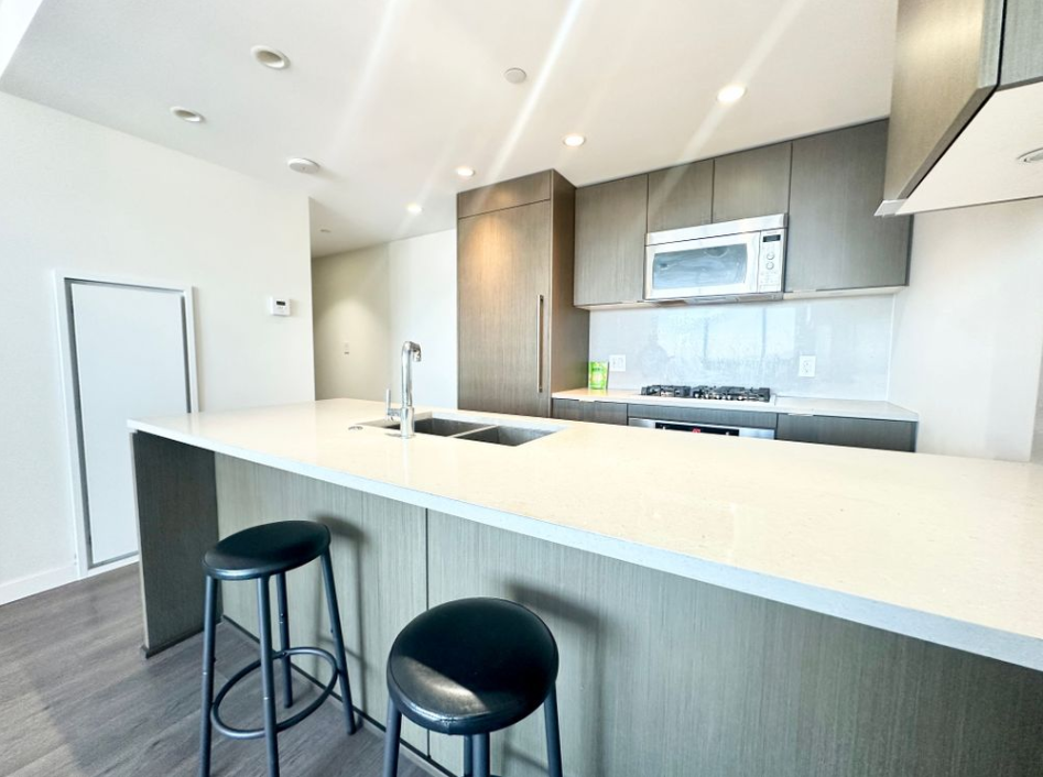 125 14th Street East - Photo 4