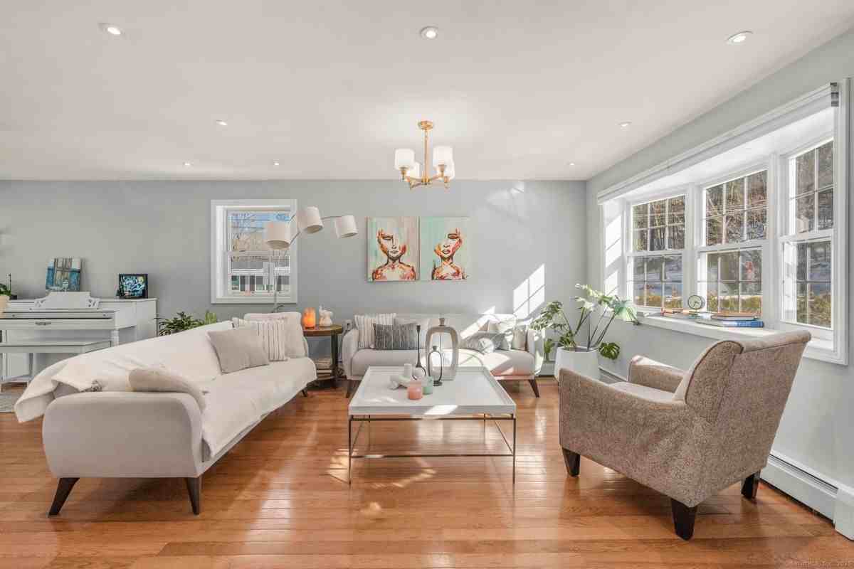 98 Valley Dr - Photo 2 of 24