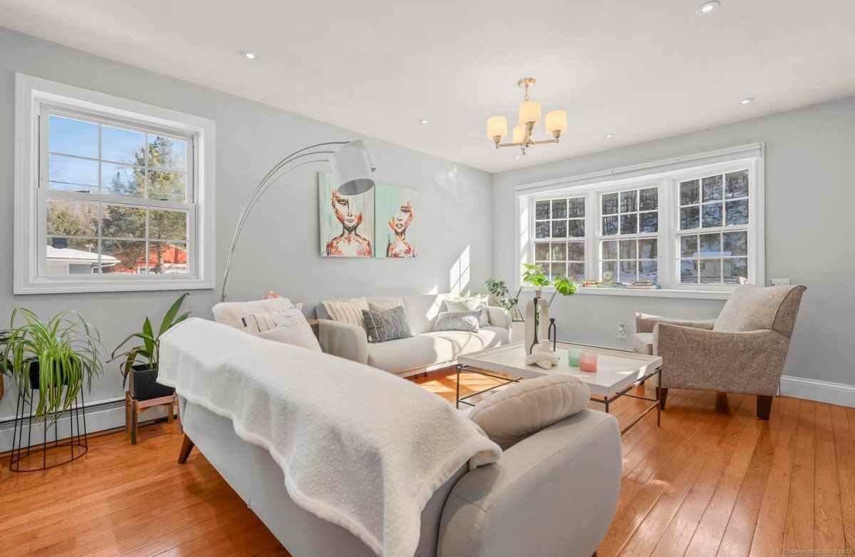 98 Valley Dr - Photo 3 of 24