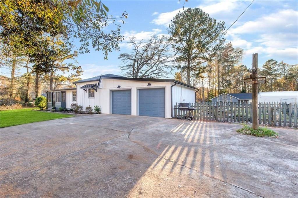 14090 Cogburn Rd - Photo 3 of 19