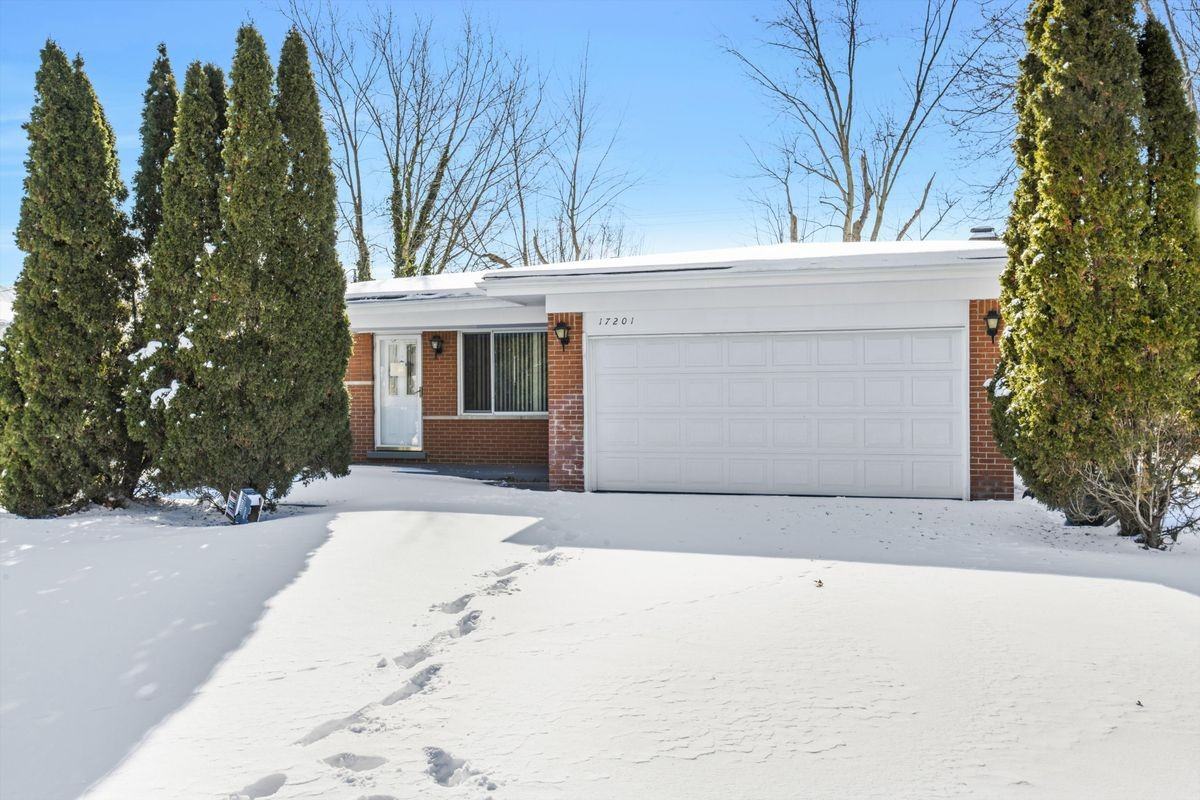 17201 Nadora St - Photo 2 of 30