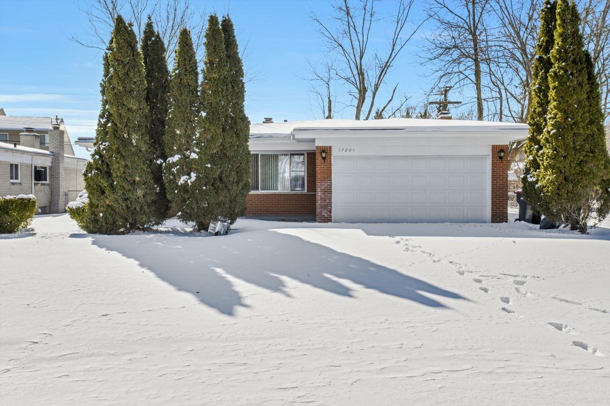 17201 Nadora St - Photo 3 of 30