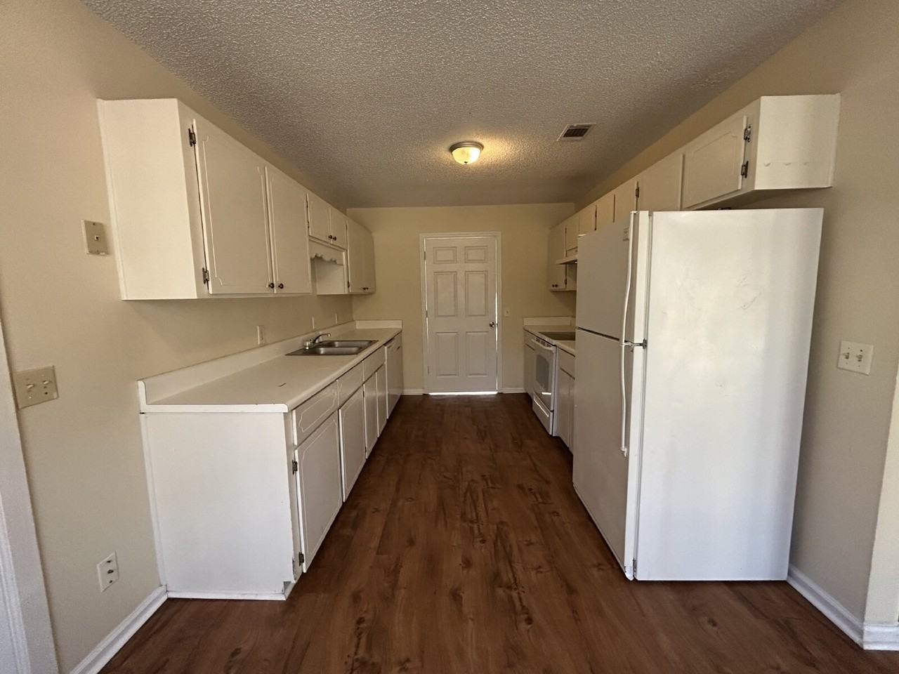 317 Jefferson Cir Se - Photo 3 of 10