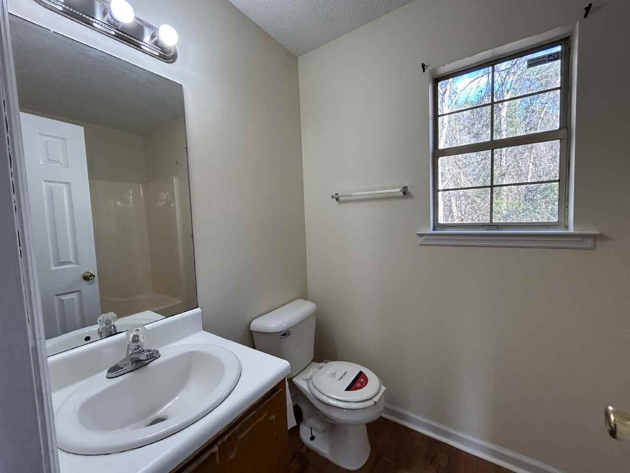 317 Jefferson Cir Se - Photo 5 of 10