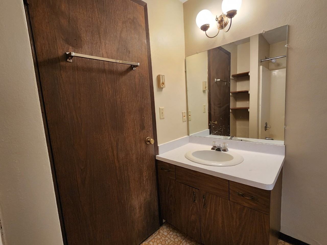 712 George St - Photo 2 of 13