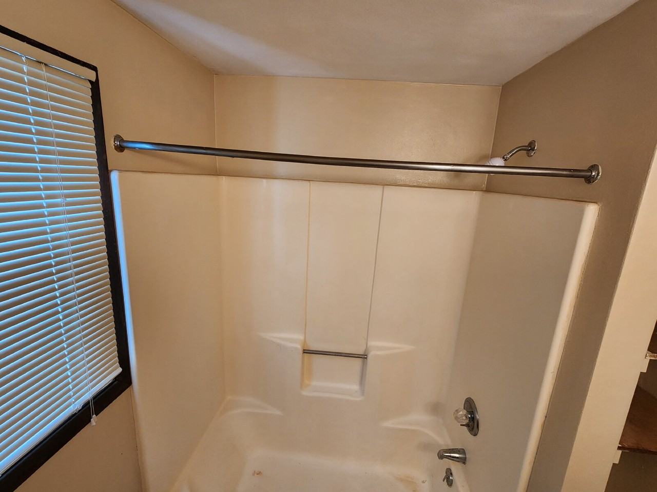 712 George St - Photo 3 of 13