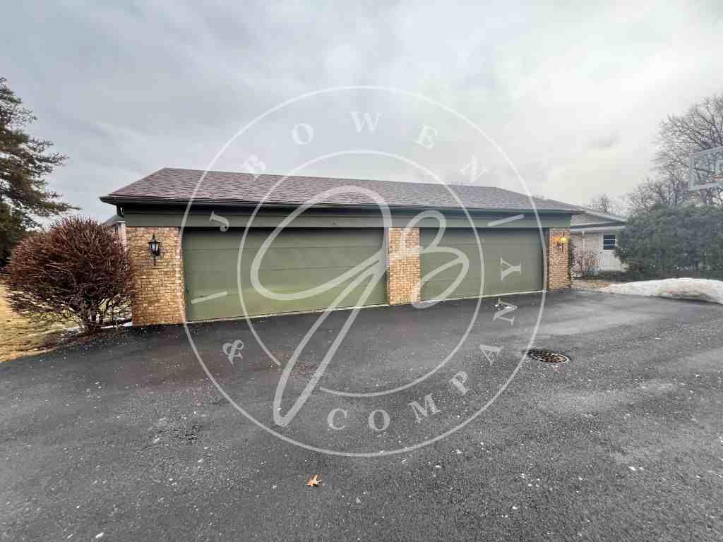 4042 Newcastle Dr - Photo 2 of 20