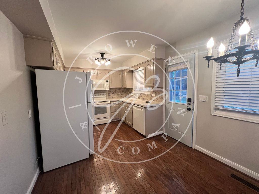 4042 Newcastle Dr - Photo 6 of 20