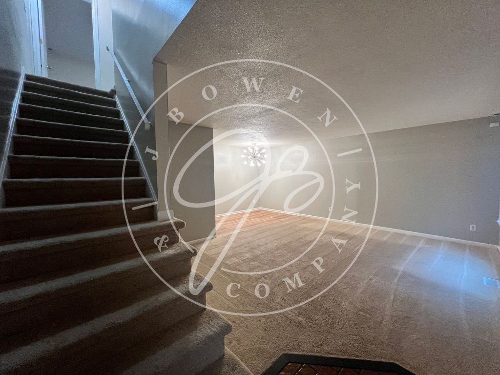 4046 Newcastle Dr - Photo 3 of 14