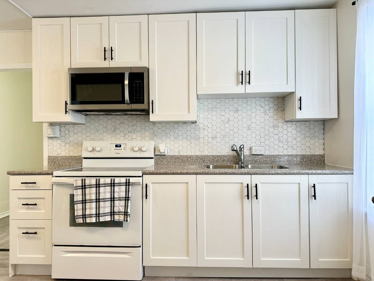 74 Adelaide Street Lindsay - Photo 2 of 20