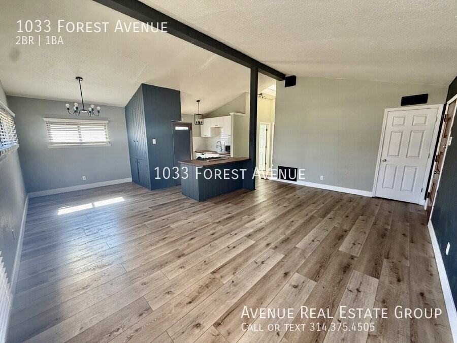 1033 Forest Ave - Photo 3 of 9