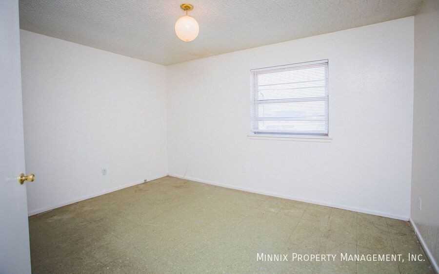 646 S Crosby St - Photo 3 of 11