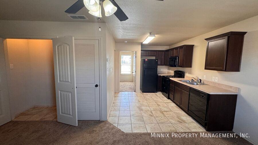 5504 34th St #102 - Photo 4 of 11