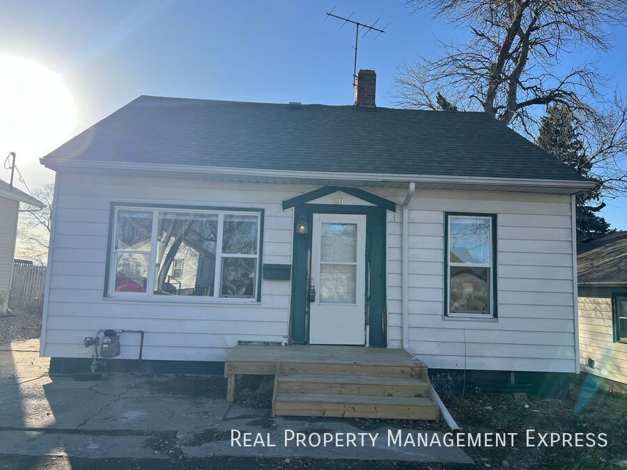 211 N Hawthorne Ave - Photo 2 of 27