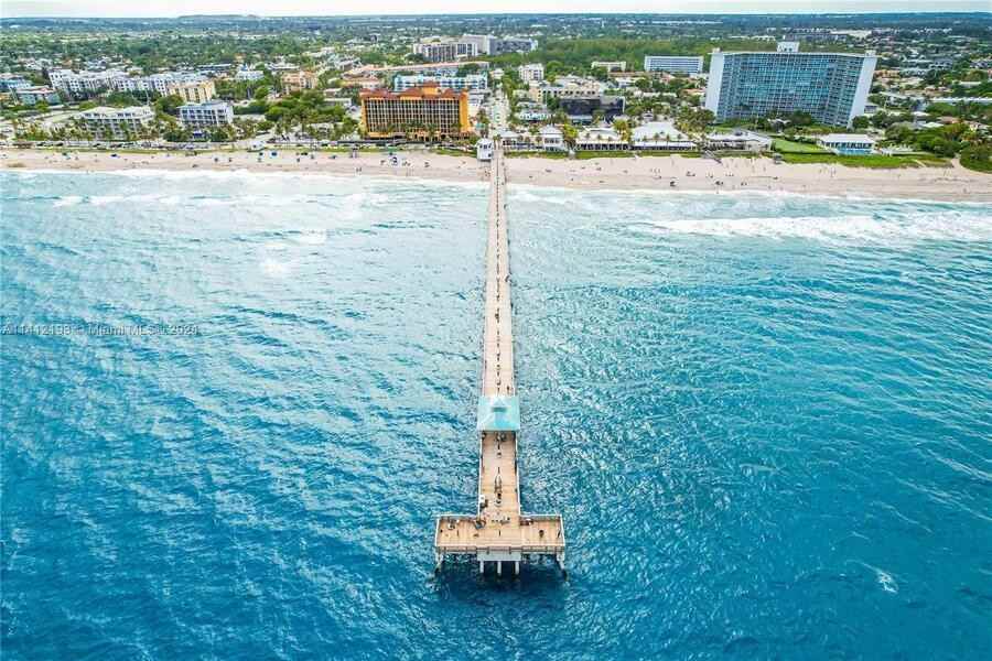 922 Se 15th Ct - Photo 2 of 13