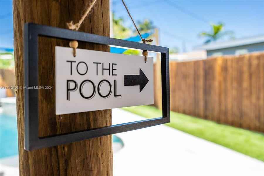 922 Se 15th Ct - Photo 3 of 13