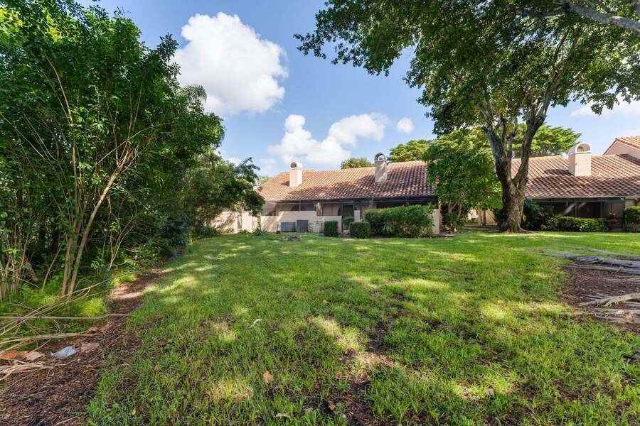 22737 Meridiana Dr - Photo 2 of 22