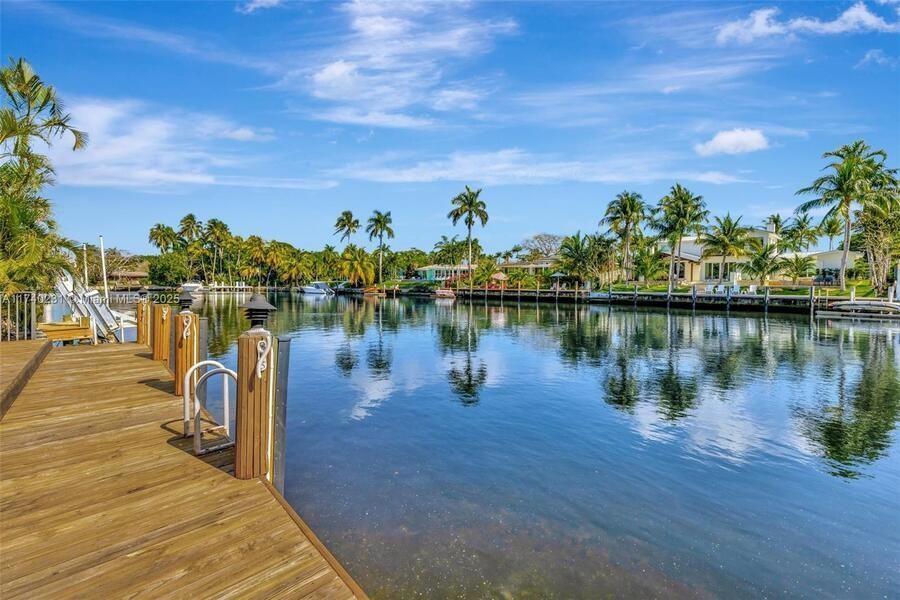 2348 Ne 20th St - Photo 2 of 34