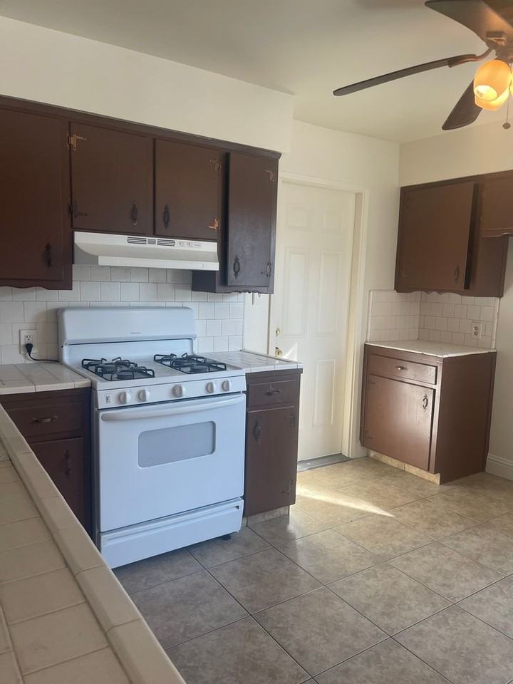 219 N Santa Rita St - Photo 3 of 34