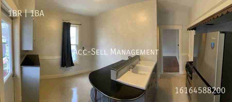 205 Valley Ave Nw #3 - Photo 4 of 8