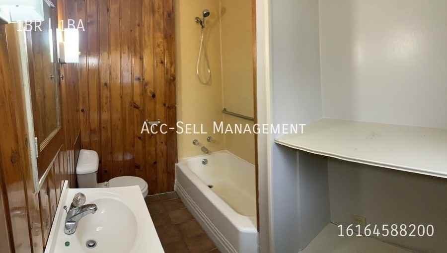 205 Valley Ave Nw #3 - Photo 5 of 8