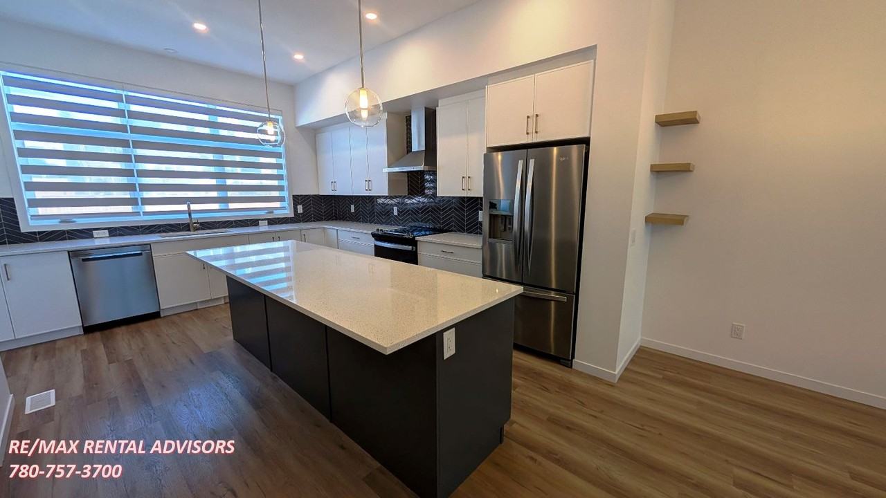 313 Masters Ave Se - Photo 2 of 20